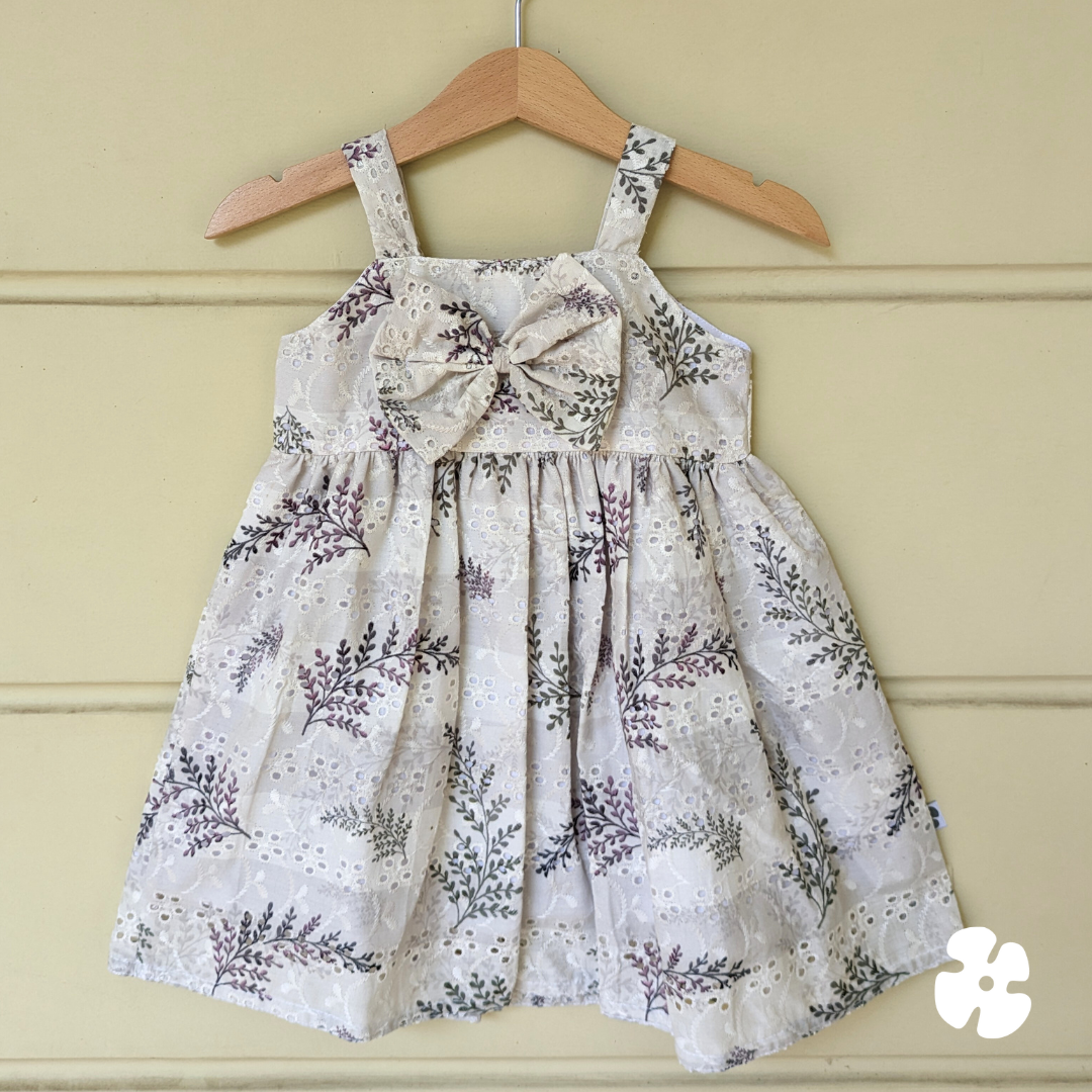 Hakoba bow dress