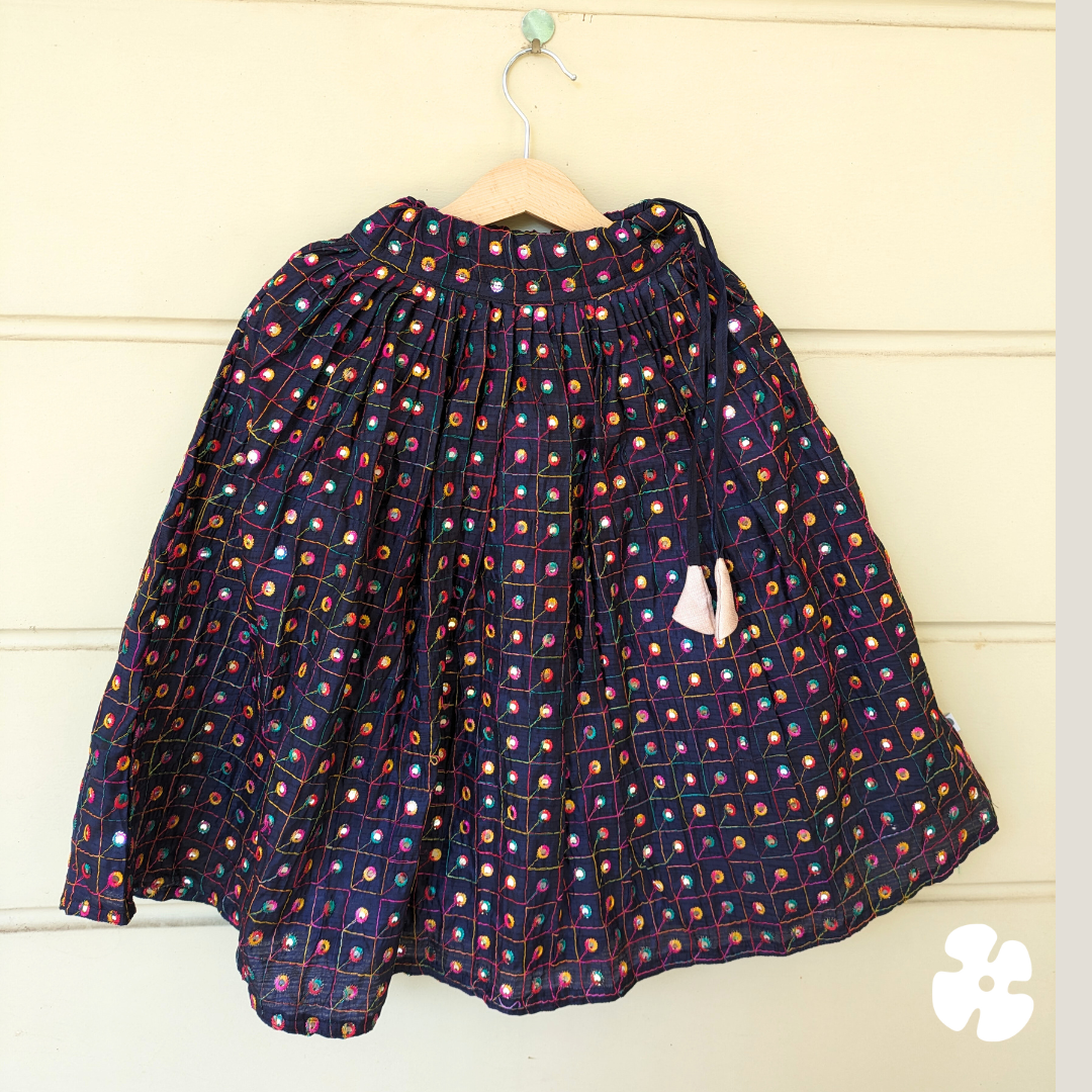 Top with collar and brocade skirt