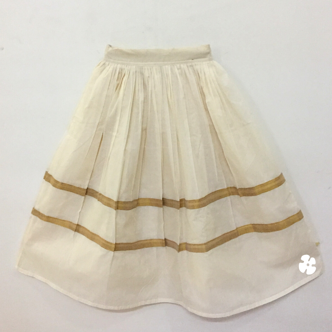 Simple sleeveless top with jacket with tie and golden detail