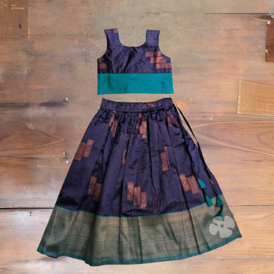 Blue sleeveless pattupavada