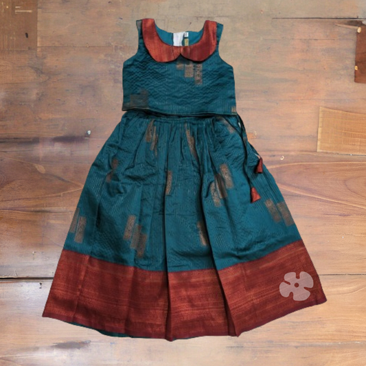 Peter pan collar pattupavada